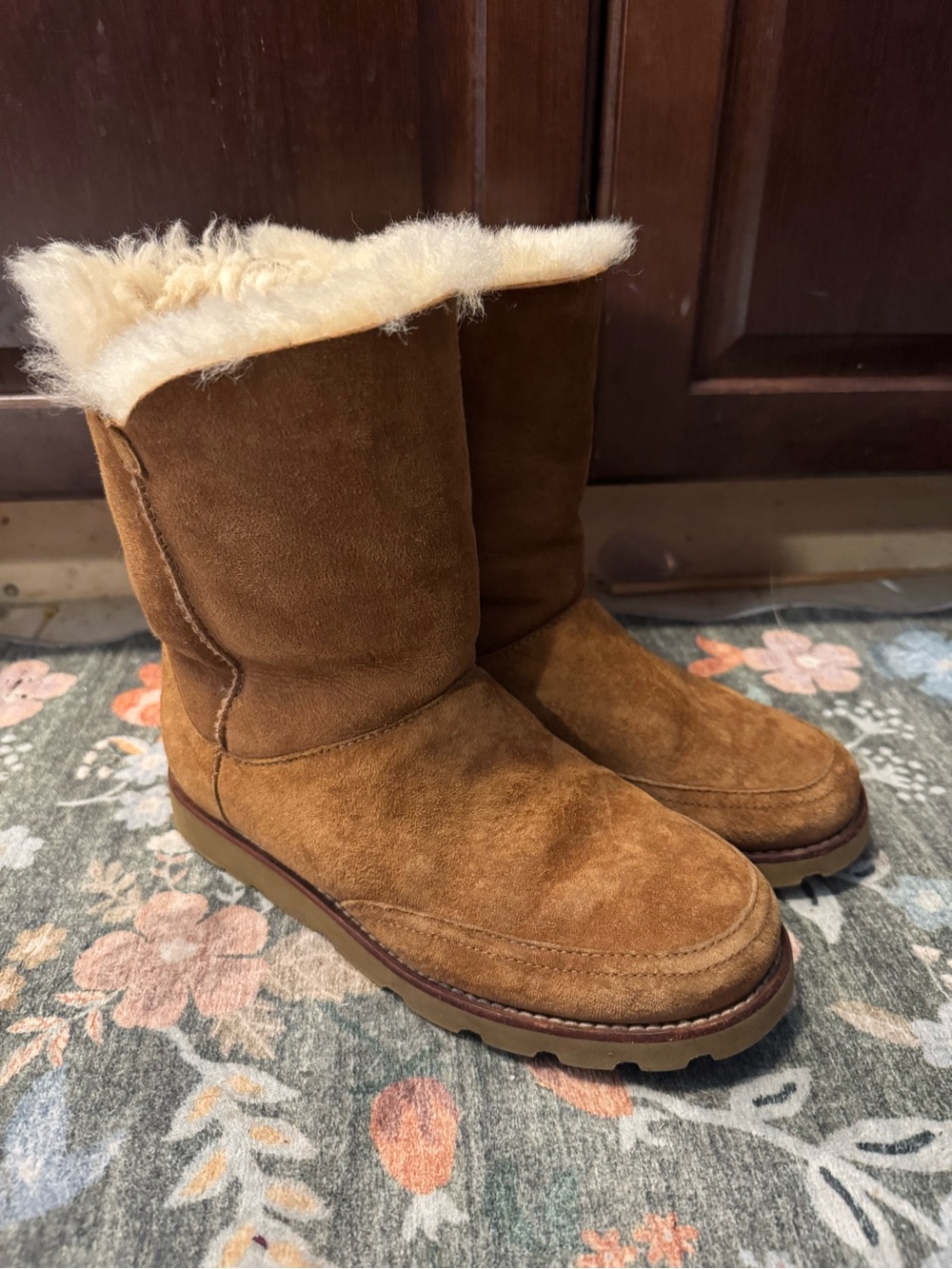 UGG Australia Women's Shanleign Boots (Chestnut) - Picture 2 of 9